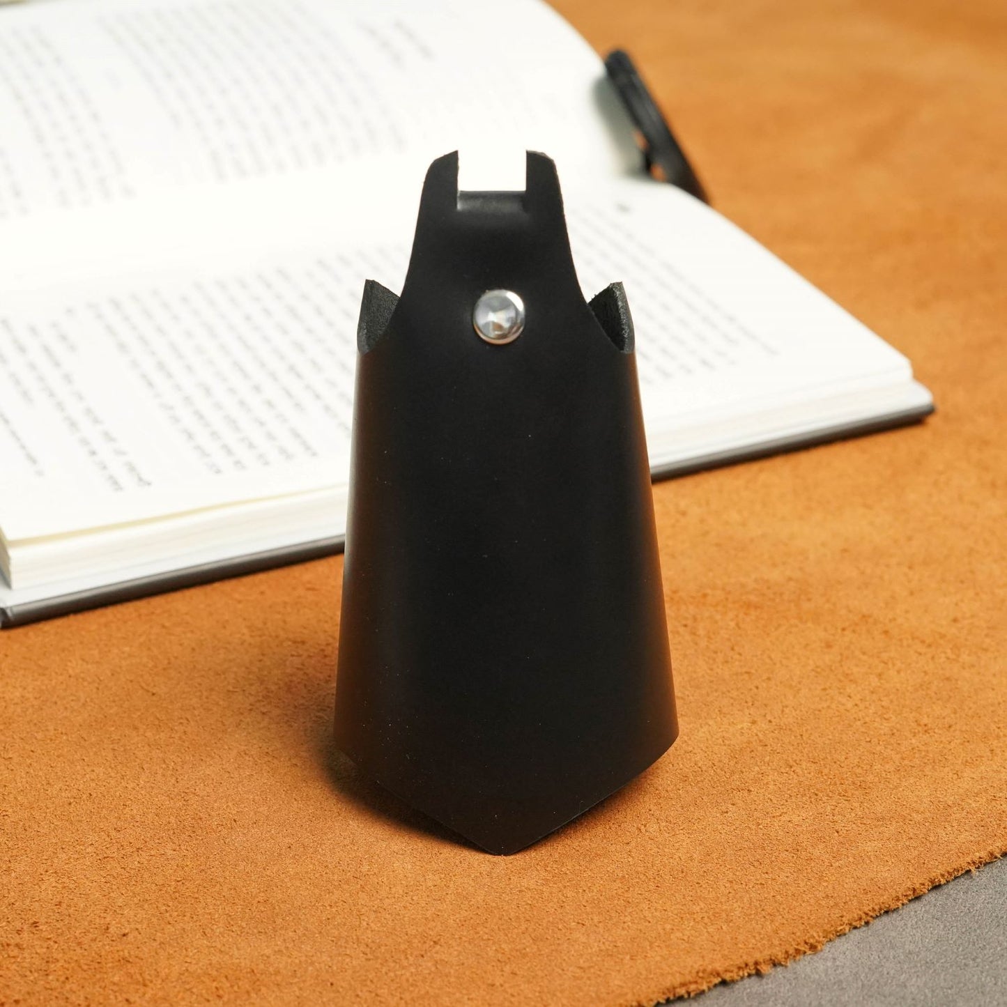 Handmade Leather Batman Key Holder - Stylish Organizer for Superhero Fans